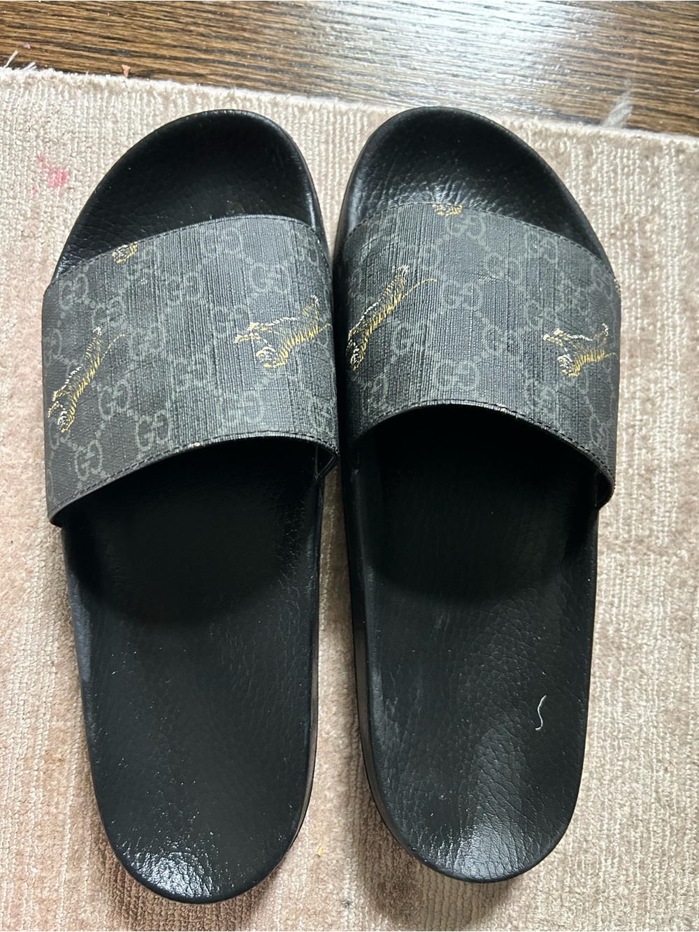 Gucci GG Supreme Tiger Print Black Sandals - like new - Picture 1 of 10